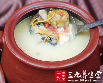 適量飲水或喝湯