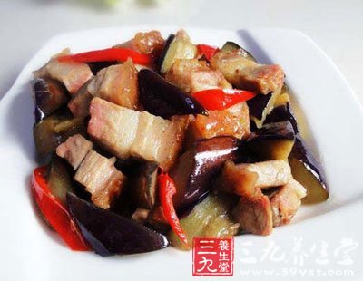 茄子與肉同食可補血穩(wěn)定血壓