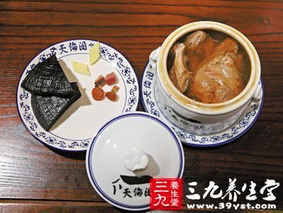 靈芝蓮心百合瘦肉湯