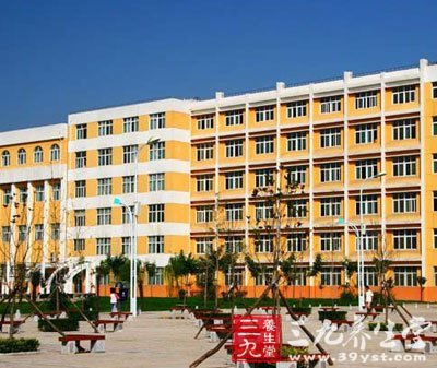 9年升格为陕西中医学院,1961年迁至古都咸阳,      是陕西惟一一所