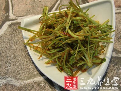 香菜根熬水退烧