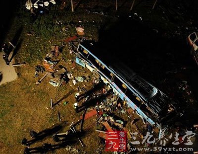 三九养生堂-荆州车祸14死9伤 分析遇到车祸紧