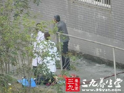 忧郁性感女生的完美表现图片