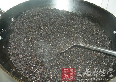 食盐炒芝麻的功效与作用
