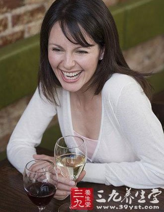 女人喝酒后胃难受怎么办 少喝多讲(2)-三九养生