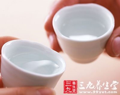 不明不白的白酒 教您辨别真假白酒