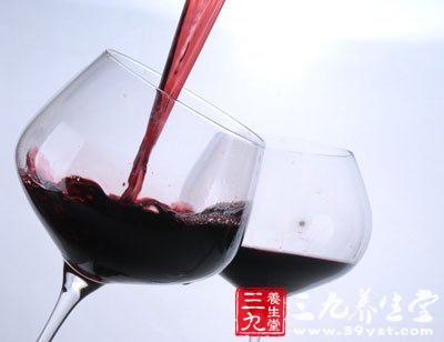 睡前酒一杯 好睡又抗老