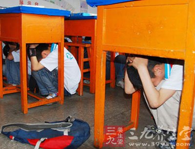 地震逃生方法 自救10招