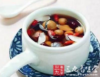 吃<em>什么对头发好</em> 常食8药膳改善枯燥分叉发质_