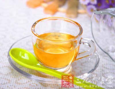 决明子花草茶搭配蜂蜜饮