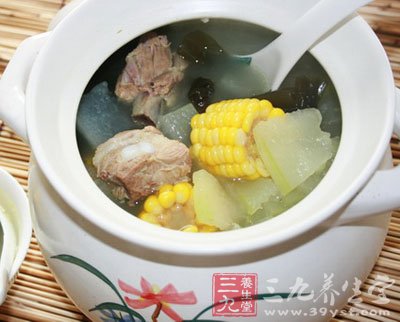 玉米排骨汤的做法