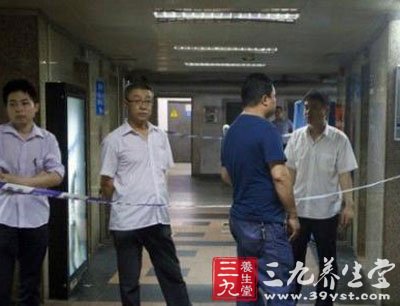 深圳女护士被电梯夹死监控曝光 乘电梯小贴士