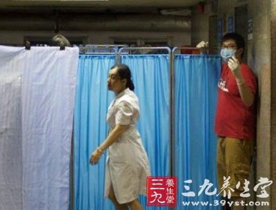 深圳女护士被电梯夹死监控曝光 乘电梯小贴士
