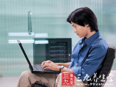 <em>头发干枯</em>毛躁怎么办 警惕由<em>头发干枯</em>引起的5疾