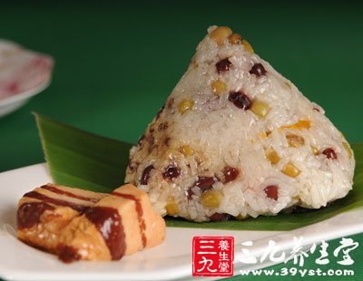 吃粽子时不宜喝冷饮