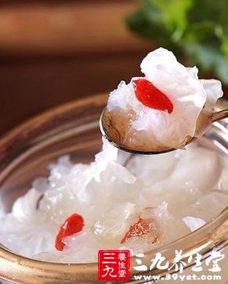 银耳红枣汤丰胸