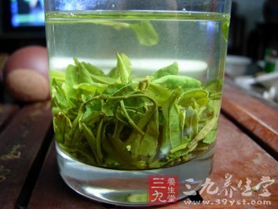 飲用綠茶減肥防病但經(jīng)期慎飲