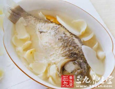 夏至養(yǎng)生吃白術(shù)茯苓鯽魚湯