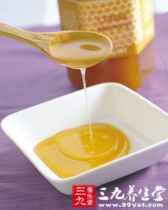 不可以用开水冲或高温蒸煮蜂蜜