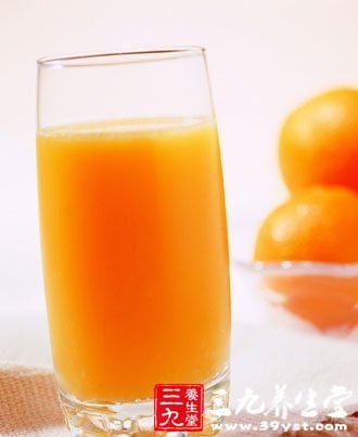 夏季养生喝鲜榨橙汁