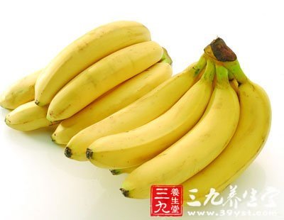 白领吃香蕉缓和情绪