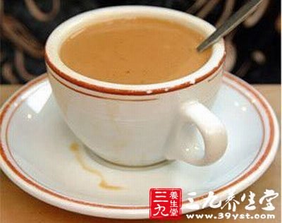 姜汁牛乳茶补虚润肠的保健饮品