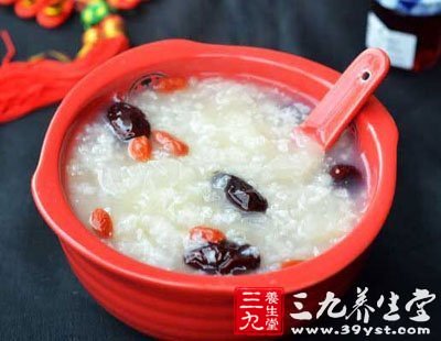 夏季養(yǎng)生粥 山藥紅棗糯米粥