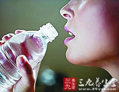 喝水的好处 10个喝水坏习惯有致命危险(2)
