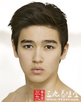 全家整形成芭比 整容危害到底有多大