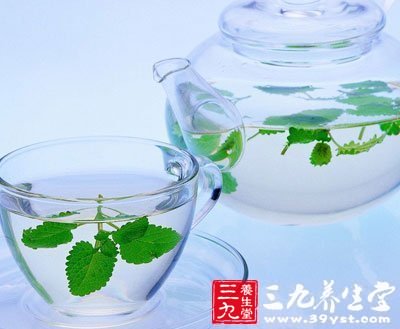 薄荷入茶饮