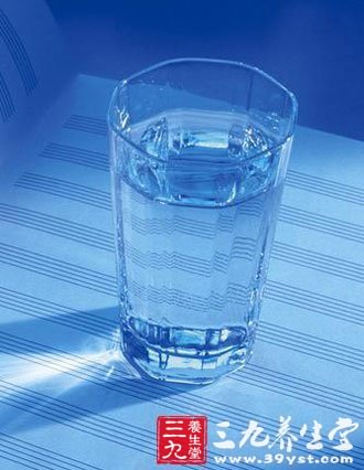 夏季要多饮水喝汤