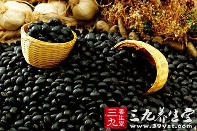 大豆中的黑豆具有补肾强身、解毒、润肤的功效