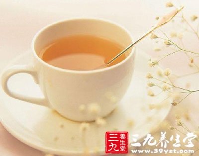 金银花泡水防暑降温