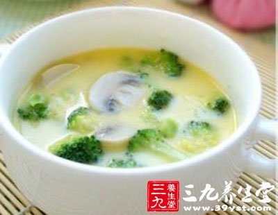 双孢蘑菇炖鸡或炒菜