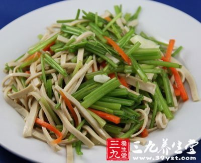 晚上吃芹菜健康又营养