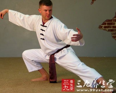 陈式四十式太极拳谱 简单易学好处多(3)