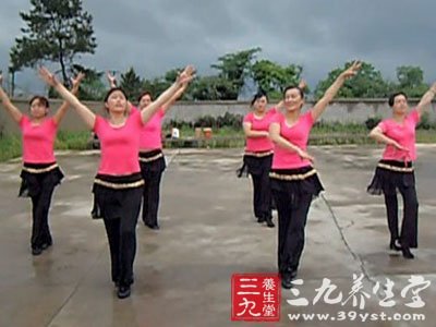 大妈纽约跳广场舞 跳广场舞对老年人的11大好处(2)