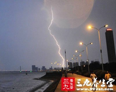 南京增雨火箭突飞农家 人工增雨是否有害