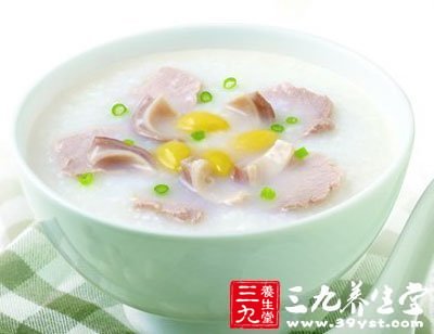 白術(shù)豬肚粥養(yǎng)胃