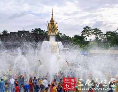 到傣族园必参加的是泼水节了