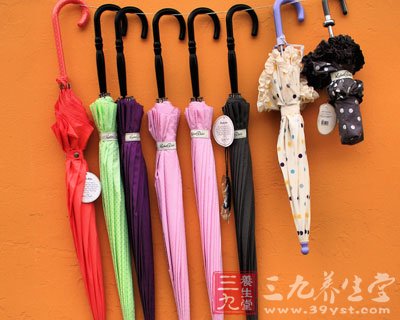 中秋自助旅游要带雨伞