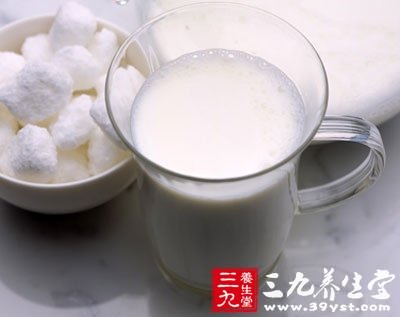 牛奶中含有人体必需的8种氨基酸