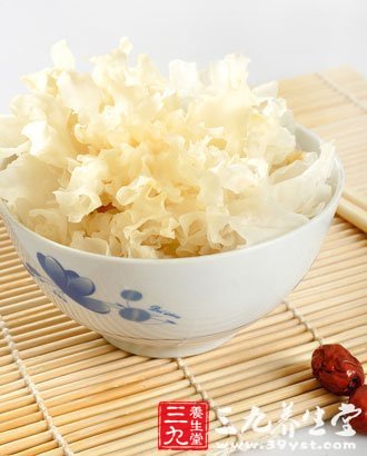 吃变质白木耳会食物中毒