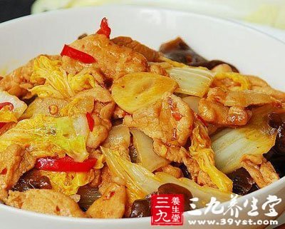 女人排毒养颜的食谱：白菜猪肉炒木耳