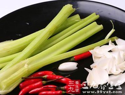 芹菜治高血压：百日咳