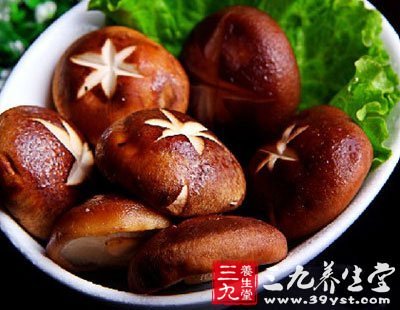 吃野外蘑菇易食物中毒