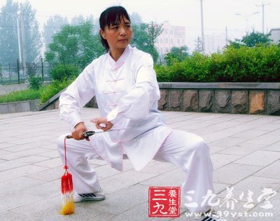 32式太极剑剑谱 动作潇洒灵动