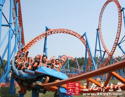 上海欢乐谷过山车卡半空 哪些人不能玩过山车(2)-三九养生堂