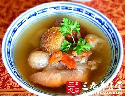 魚膠煲骨湯