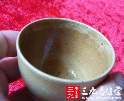 长期用沾满茶垢杯子可致癌 如何彻底清除茶垢